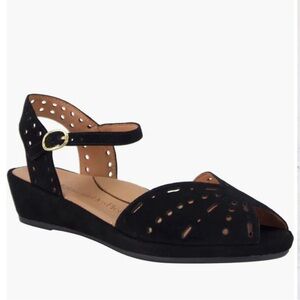 L’Amour Des Pieds Brenn Suede Peep Toe Sandals Size 10